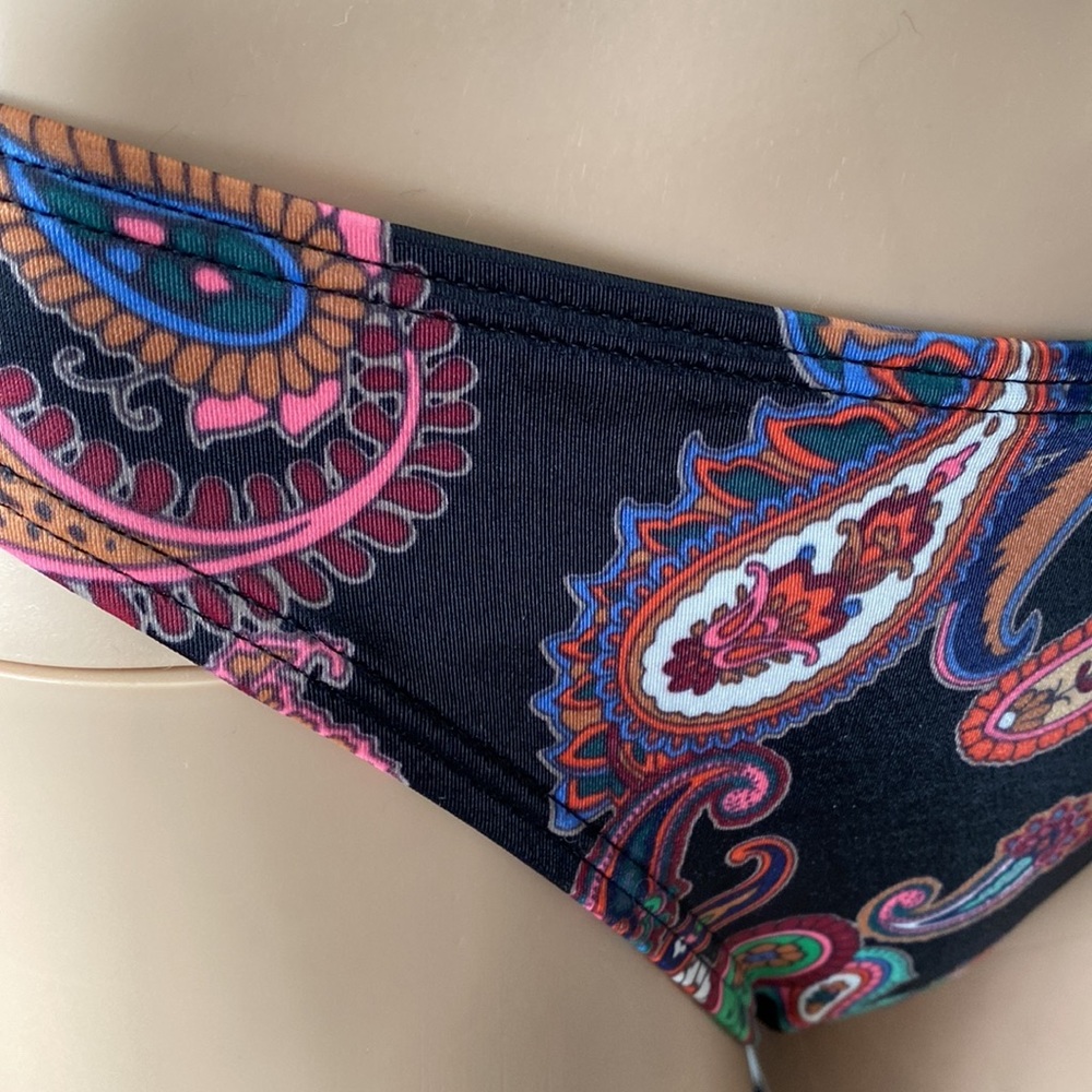 Victoria’s Secret Bikini (LR2) - Picture 2 of 5